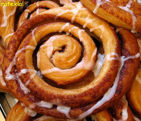 Cinnabon Classic Roll (1 roll)